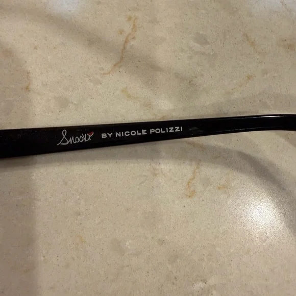 Snooki by Nicole Polizzi sunglasses. Comes with case as shown - Picture 5 of 6